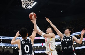 篮球世预赛首战告负：中国男篮主场惜败韩国，冲击世界杯之路开局受挫